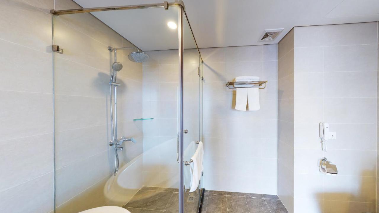 Cau Giay Hotel - By Bay Luxury 河内 外观 照片