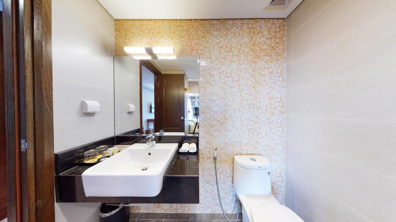 Cau Giay Hotel - By Bay Luxury 河内 外观 照片