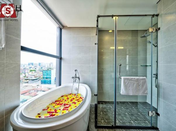 Cau Giay Hotel - By Bay Luxury 河内 外观 照片